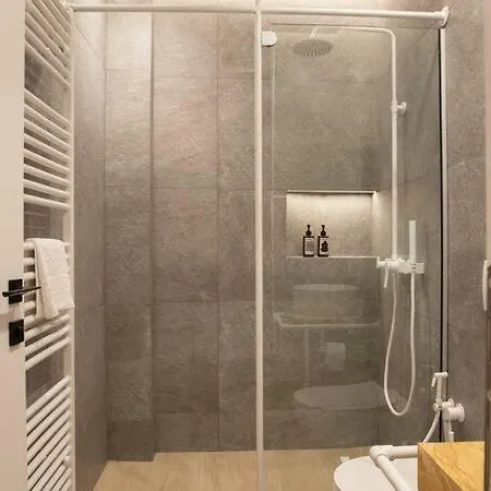 Heritage & Tales: Sihna Lägenhet *